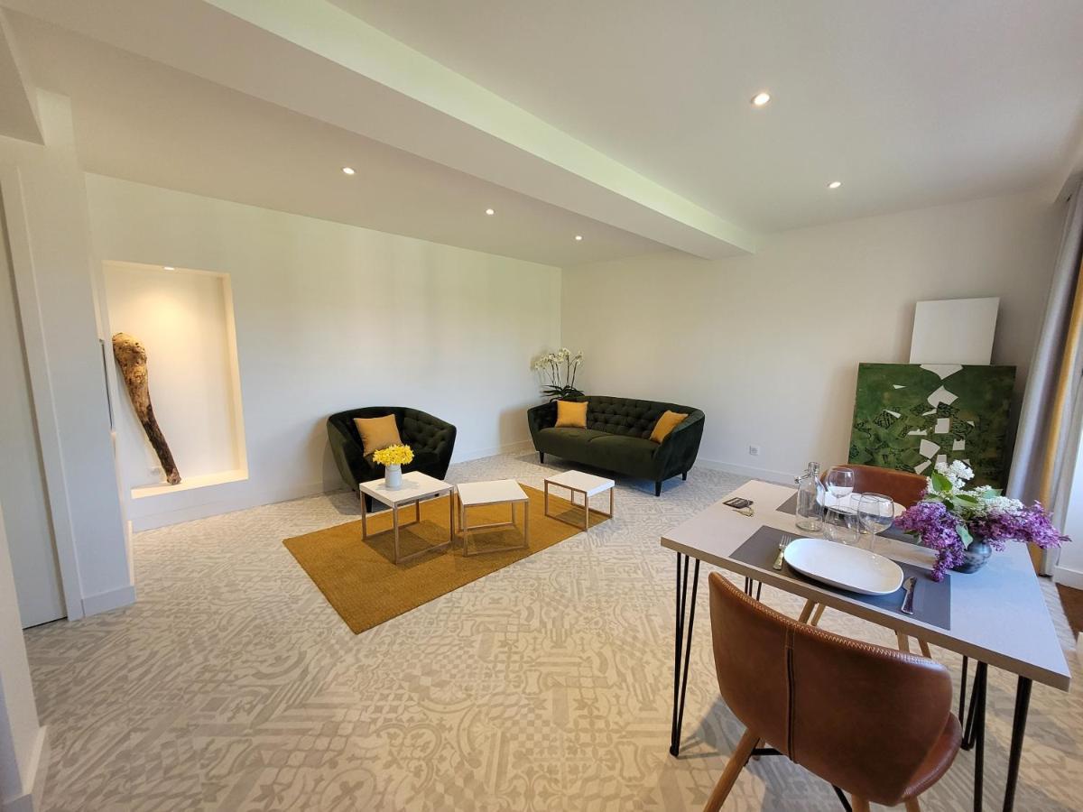 Lodges En Pierres Dorees Saint-Germain-Nuelles Exterior photo