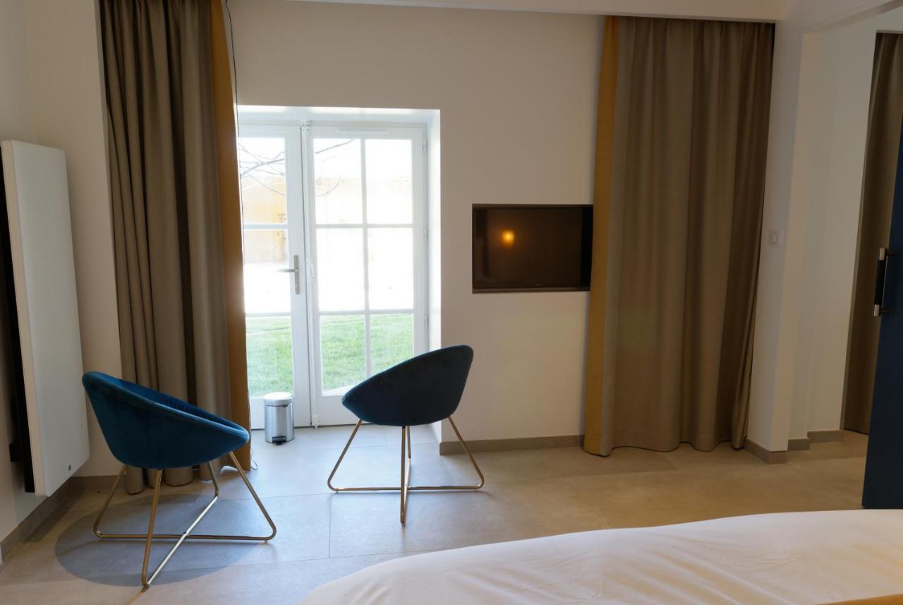 Lodges En Pierres Dorees Saint-Germain-Nuelles Exterior photo